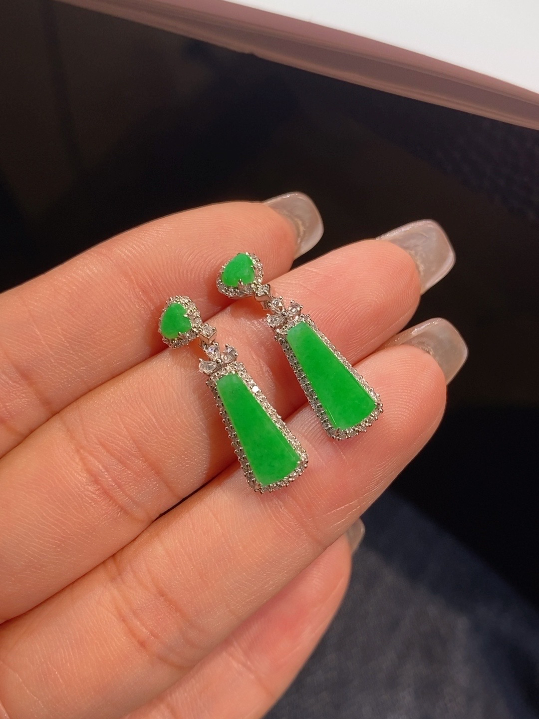 【拾玥珠宝】福利款阳绿无事牌耳坠 缅甸翡翠