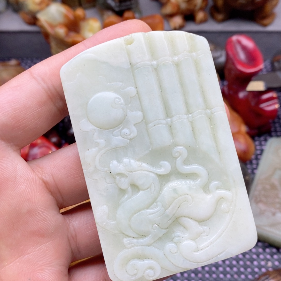 蛇纹石玉未镶嵌颈饰