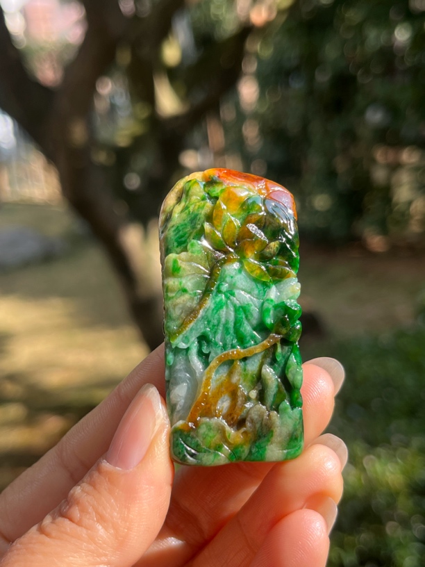 【九鲤吊坠】 黄加绿三彩，色泽鲜艳，浓稠如油画般。53-25-12