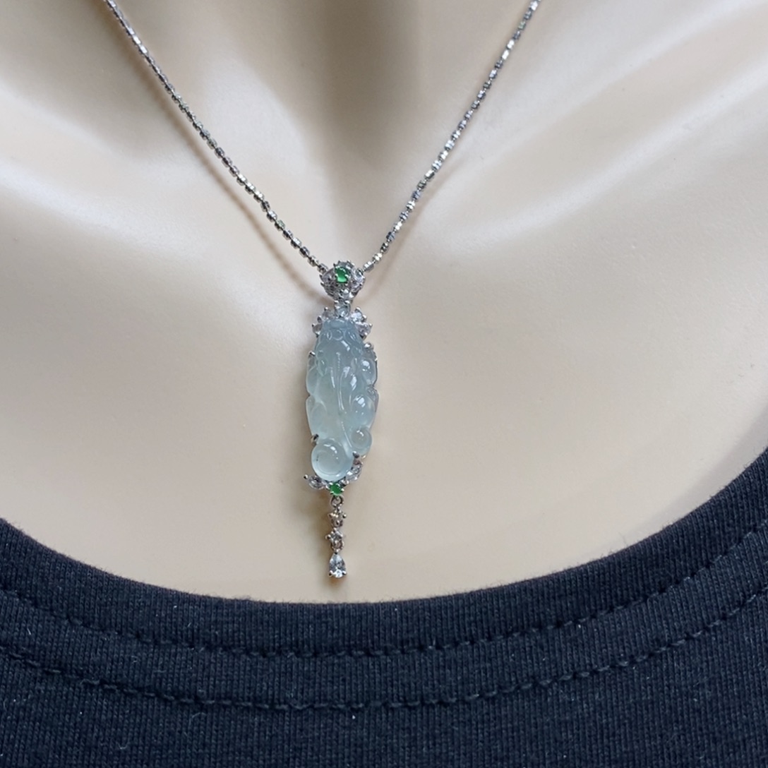 翡翠吊坠(赠链)18K金镶嵌