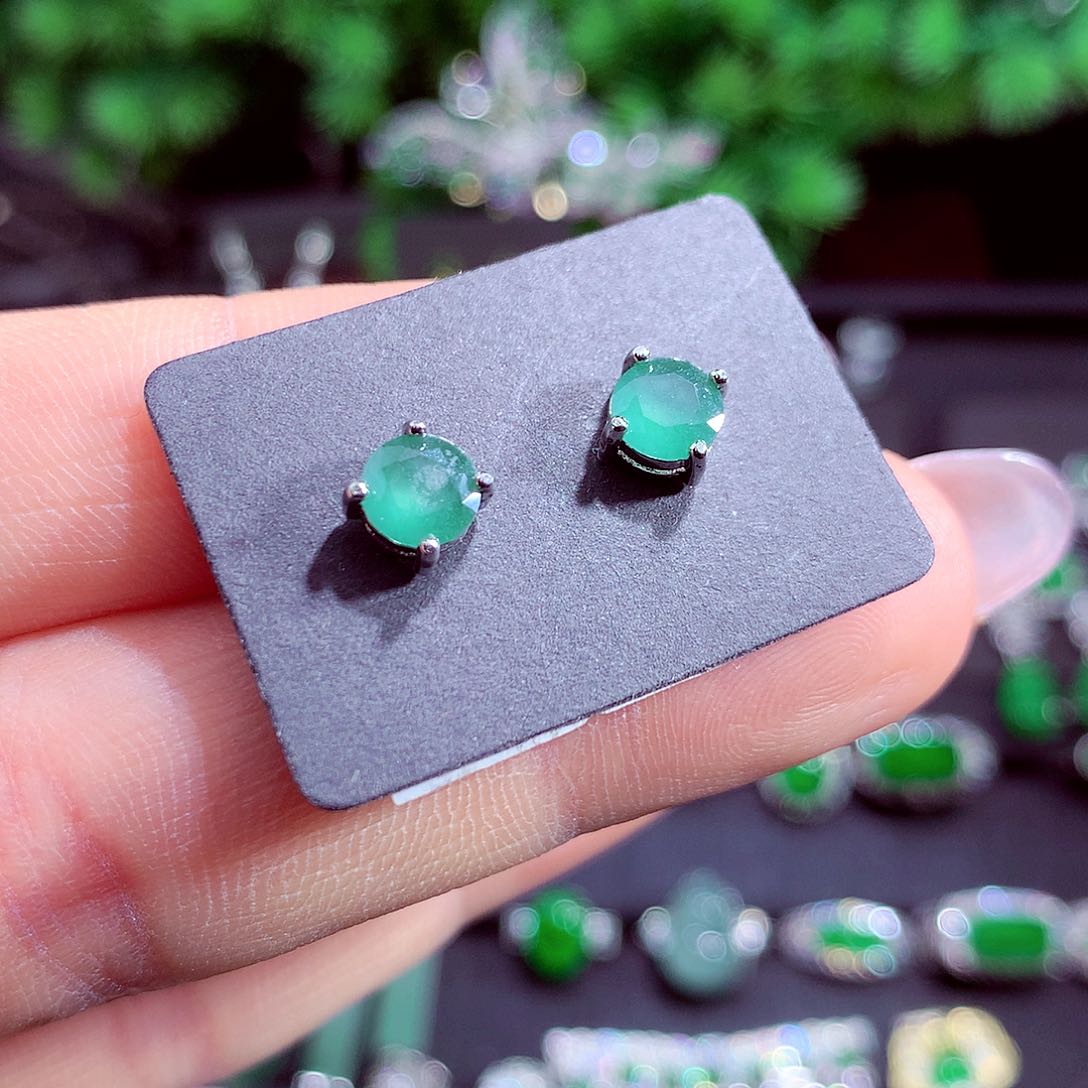 颈饰未镶嵌翡翠天然