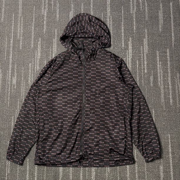 99新 BURBERRY/博柏利 Logo满印连帽冲锋衣外套/50码