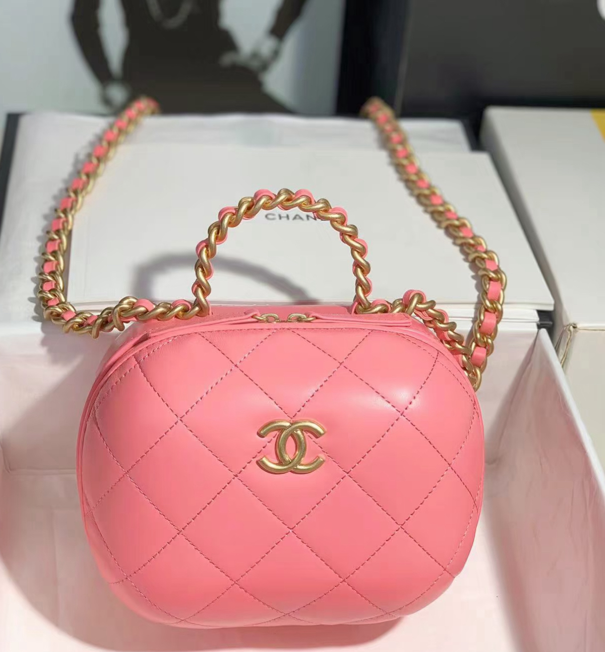 95新 Chanel/香奈儿 多多奢品/香奈儿22s珊瑚粉胶囊斜挎包/98新