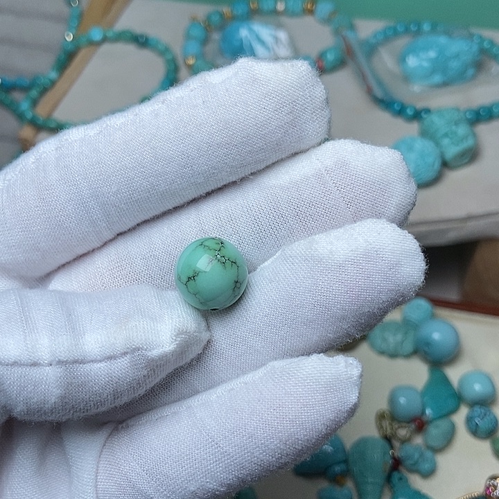 绿松石未镶嵌颈饰