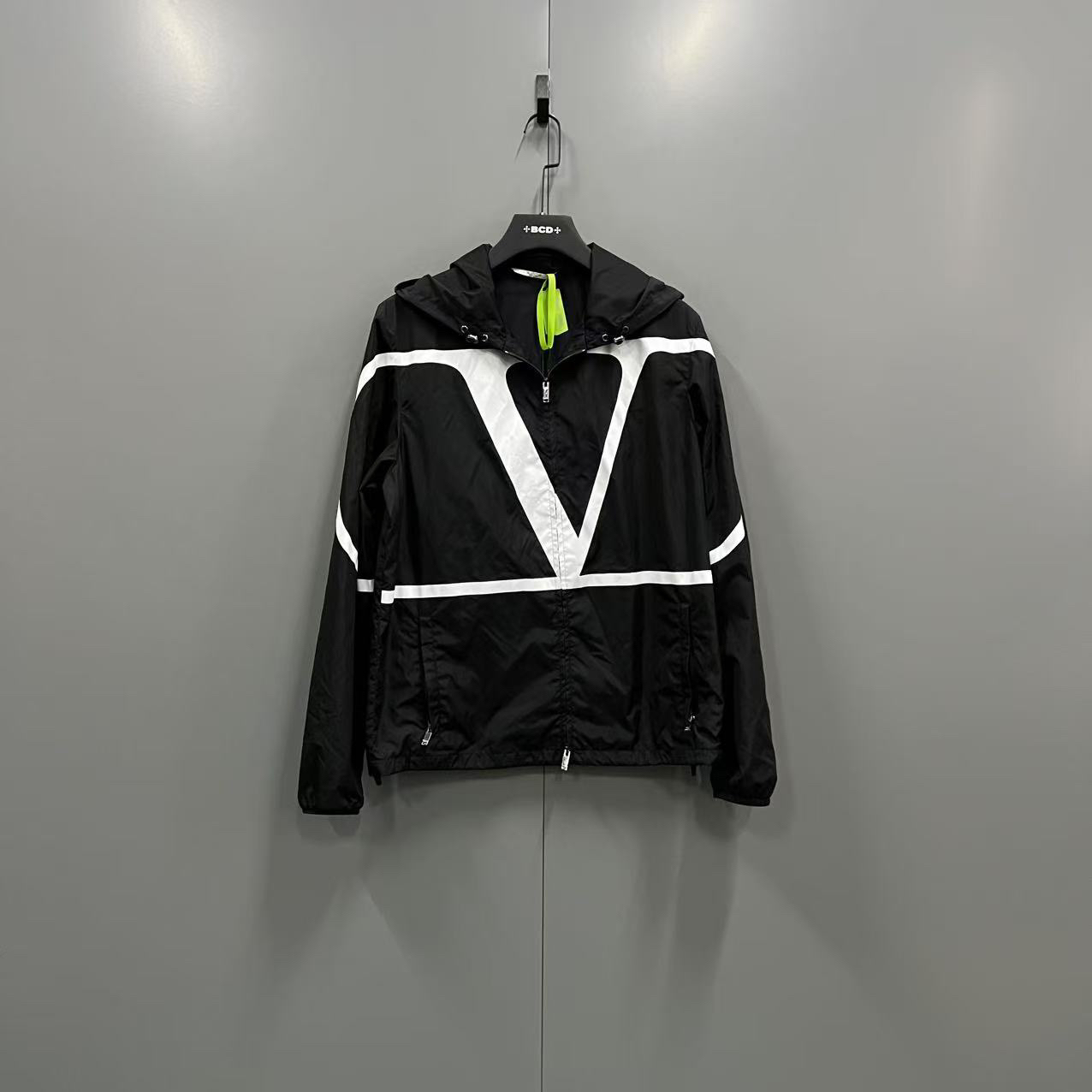 95新 Valentino/华伦天奴 （jp）206 黑色大logo拉链外套 48码