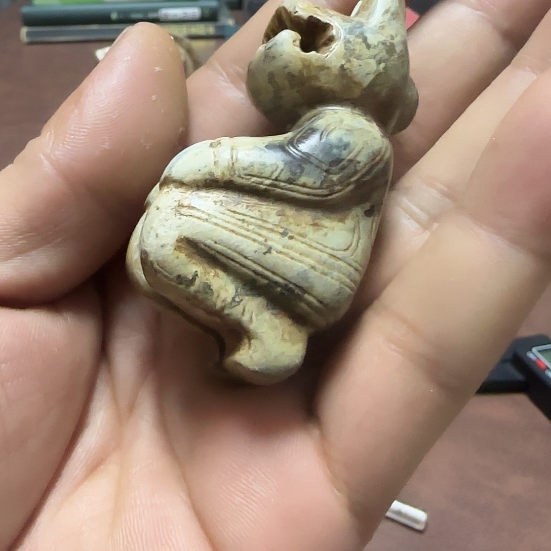 玉***间和田玉（糖玉）未镶嵌挂件