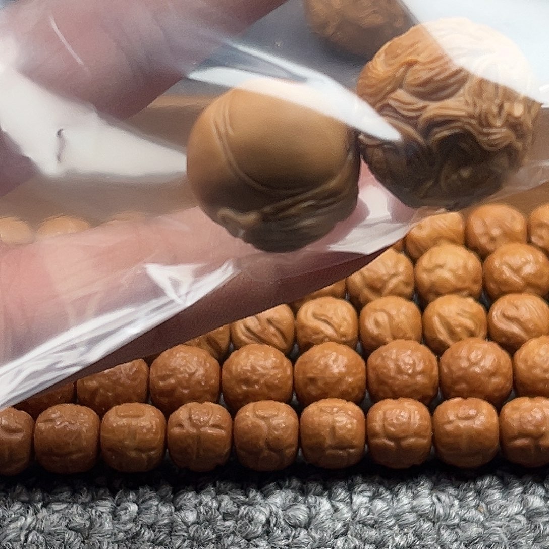 燕***…猴头核桃吊坠单颗2个