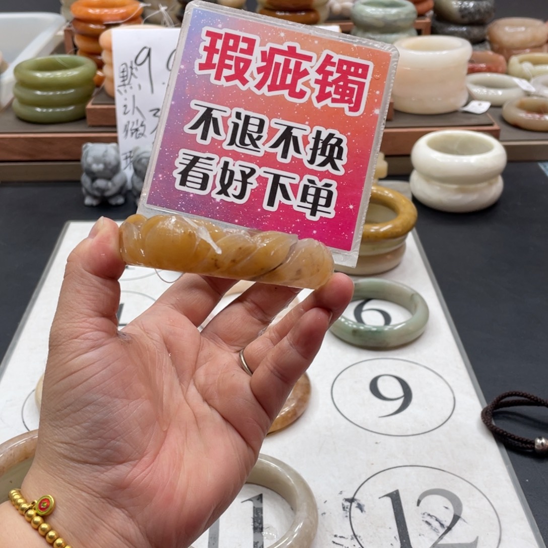 有***猫未镶嵌手镯石英质玉