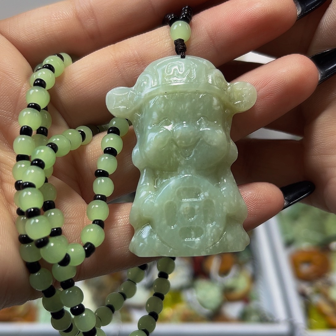 蛇纹石玉未镶嵌颈饰