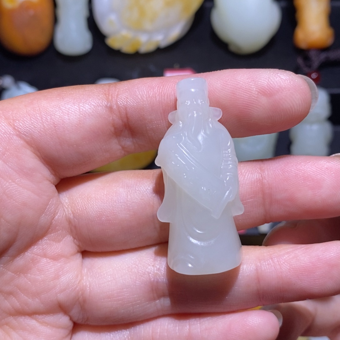 嵇***工和田玉未镶嵌颈饰