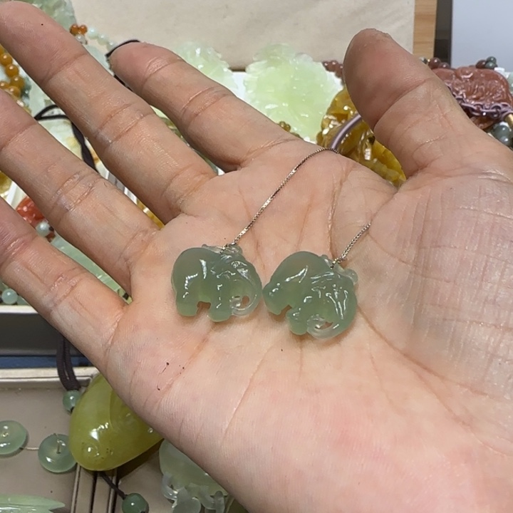 蛇纹石玉吊坠未镶嵌胜*