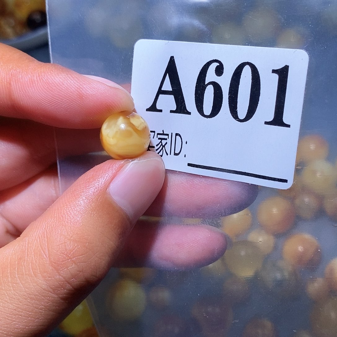 未镶嵌琥珀珠宝奇石