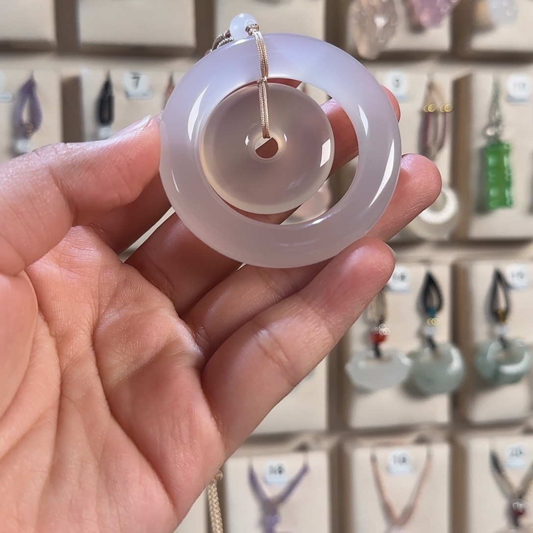 秦***三玛瑙/玉髓未镶嵌颈饰