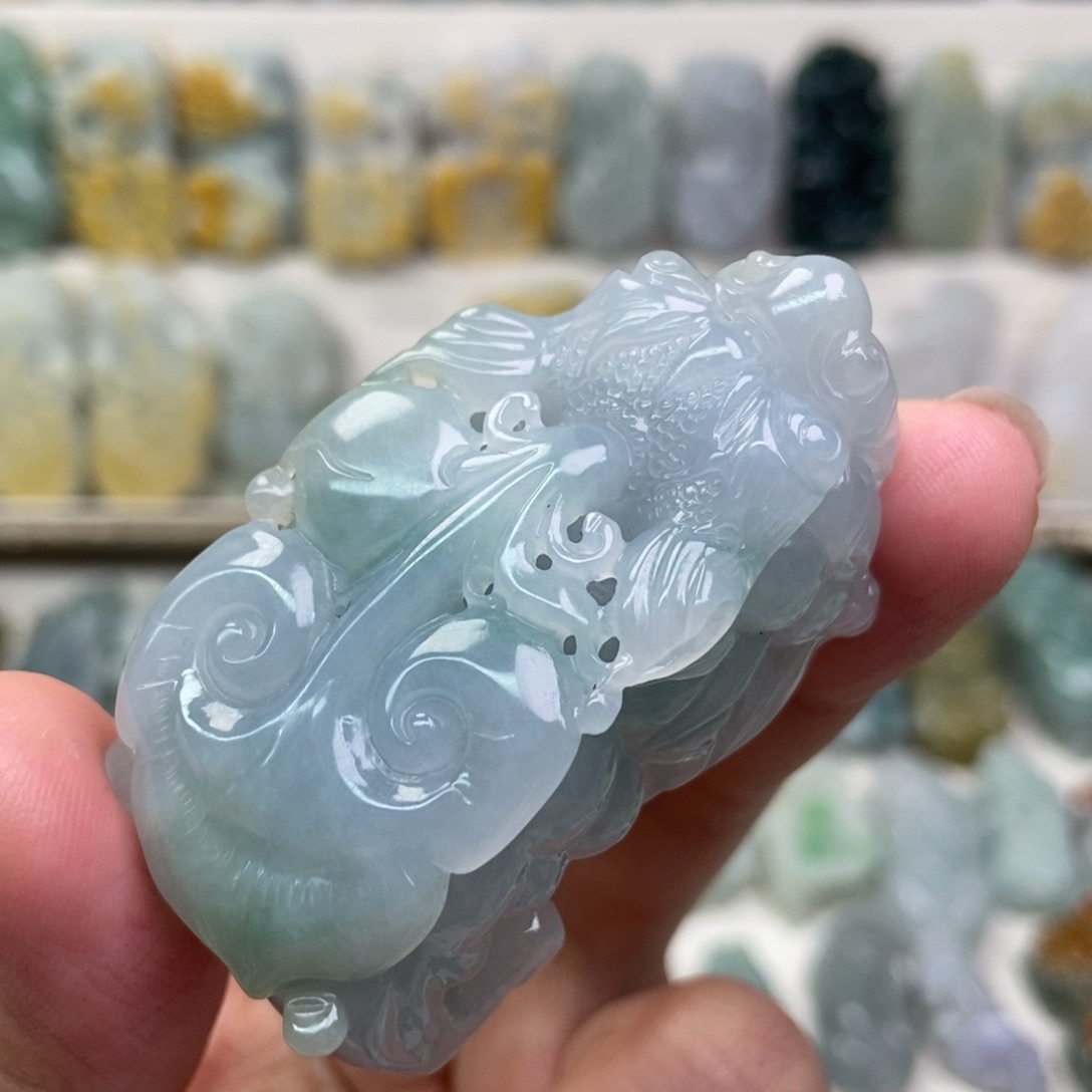 翡翠吊坠(赠链)未镶嵌