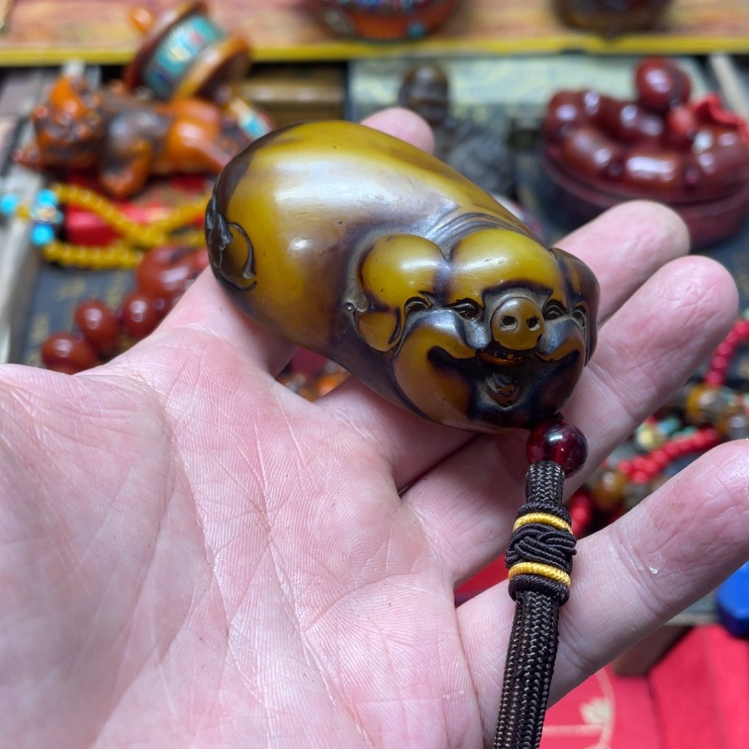 琥珀裸石未镶嵌好物推荐如图所示