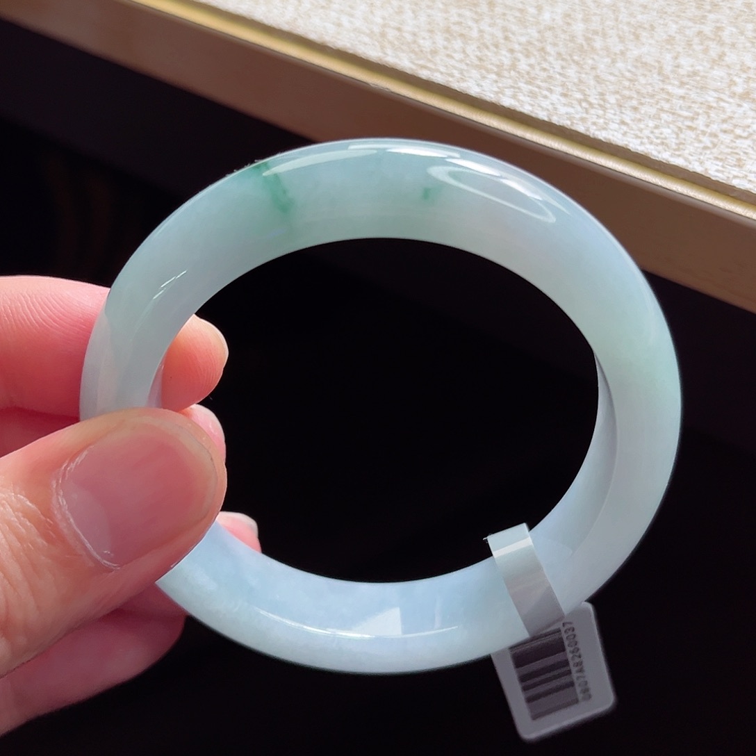 翡翠手镯未镶嵌手镯