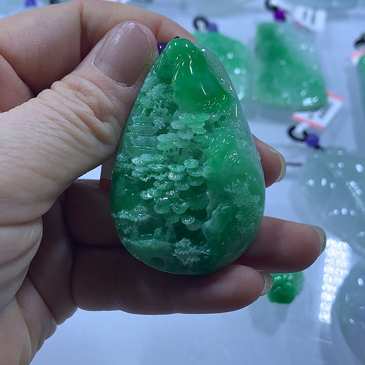 翡翠未镶嵌颈饰天然翡翠A货吊坠