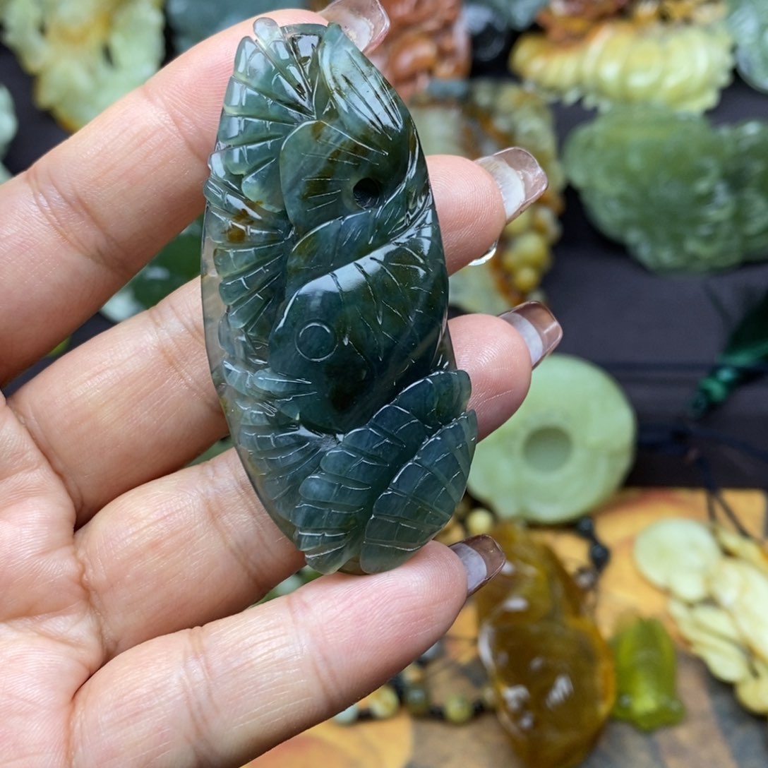 蛇纹石玉颈饰未镶嵌