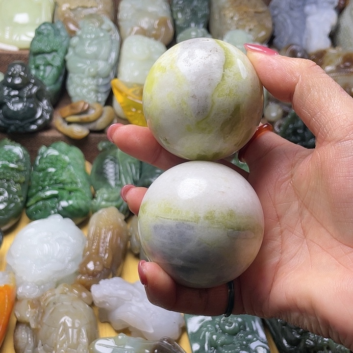 透闪石质玉未镶嵌颈饰