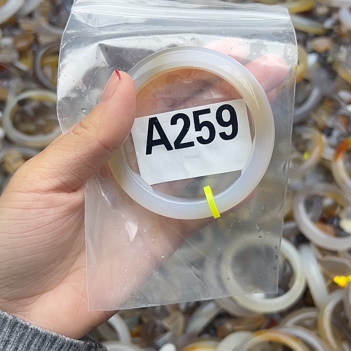 玛瑙/玉髓未镶嵌手镯54.4圈口 福利款 259