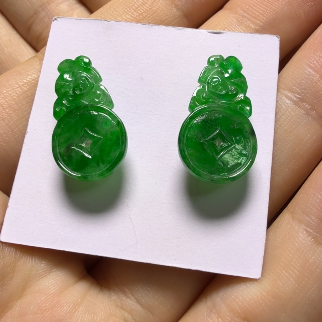 麟***4翡翠未镶嵌颈饰吊坠