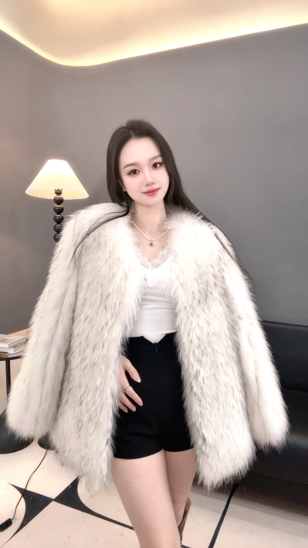 笑燃儿【理理LILI】甜酷女孩貉子毛车条外套时尚百搭简约款