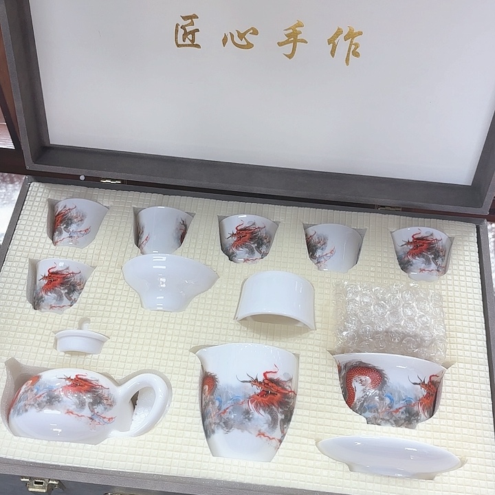 孤品茶具套装等。         