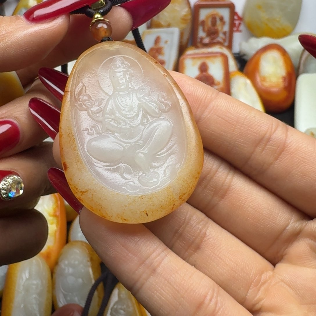 和田玉颈饰未镶嵌铜***品