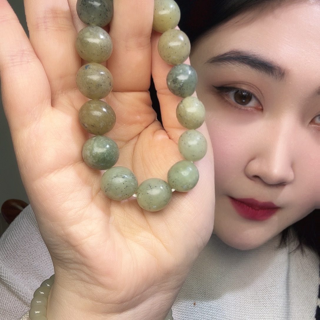 四***拍和田玉（糖玉）未镶嵌颈饰