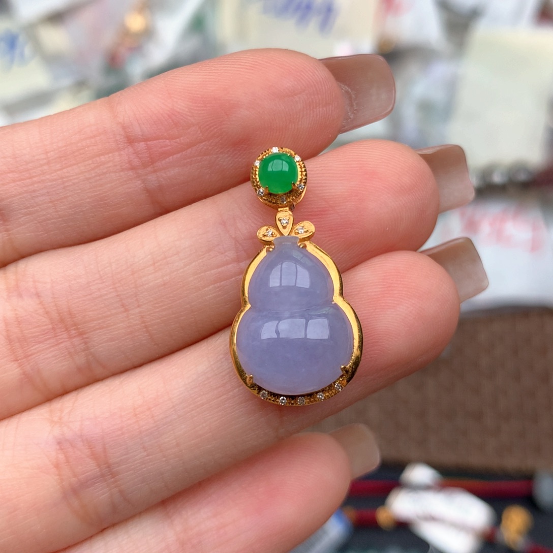 18K金镶嵌挂件翡翠