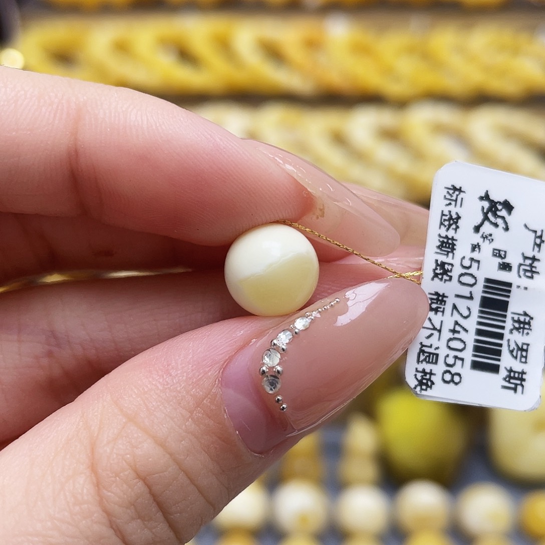 未镶嵌琥珀裸石9.6mm圆珠瑕疵