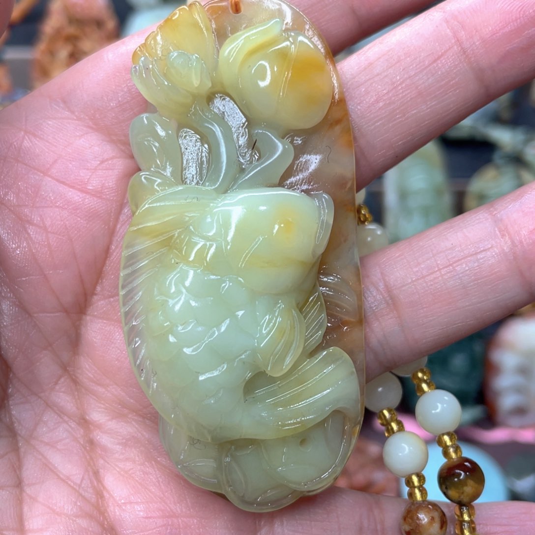 蛇纹石玉颈饰未镶嵌