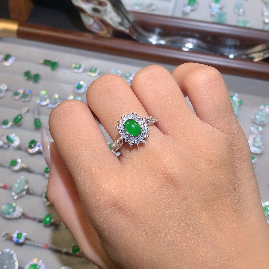 翡翠未镶嵌戒指戒指