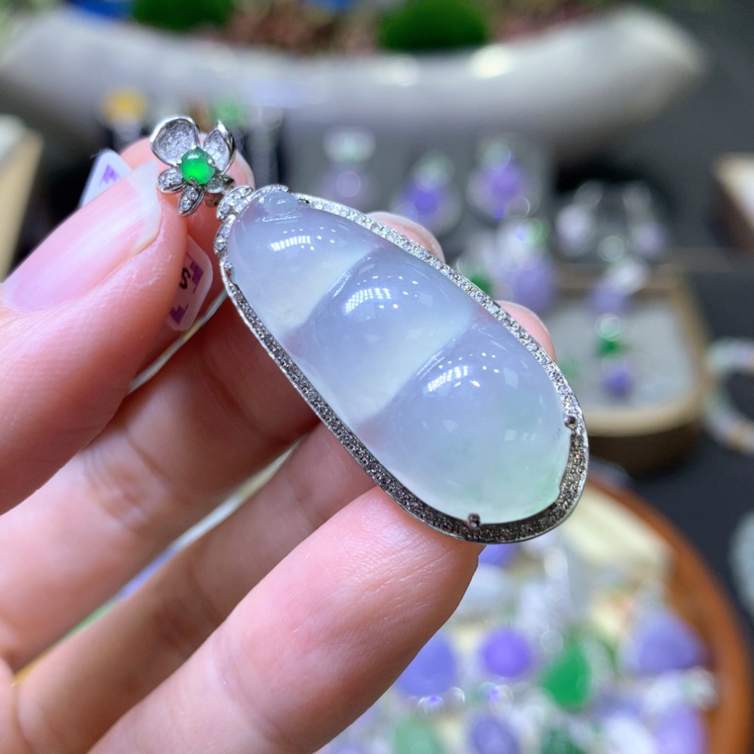【闪购商品】翡翠颈饰18K金镶嵌翡翠吊坠项链