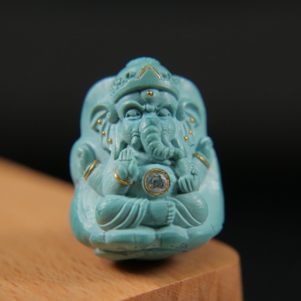 原矿绿松石雾霾蓝·镇财勇吊坠，尺寸18×23×14mm，重7.7g