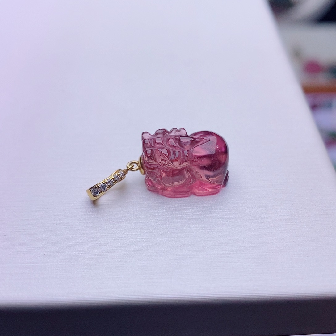 碧玺颈饰18K金镶嵌碧玺貔貅吊坠