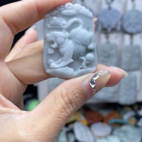 翡翠颈饰未镶嵌翡翠