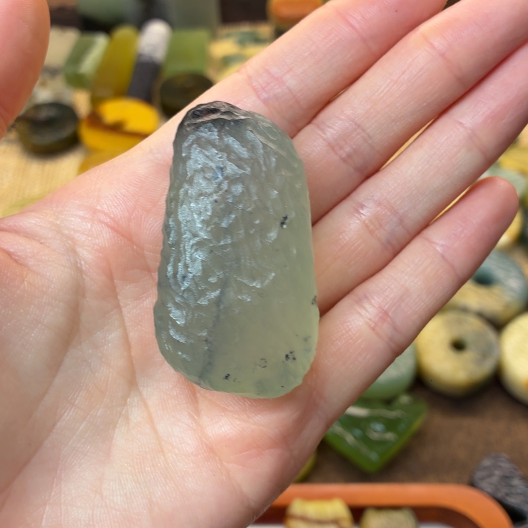 柒***柒蛇纹石玉未镶嵌颈饰