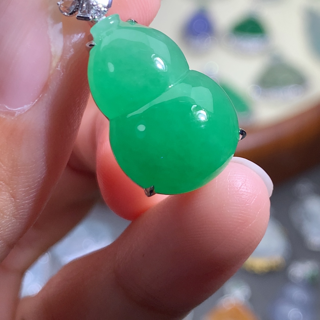 翡翠18K金镶嵌吊坠(不含链)绿葫芦