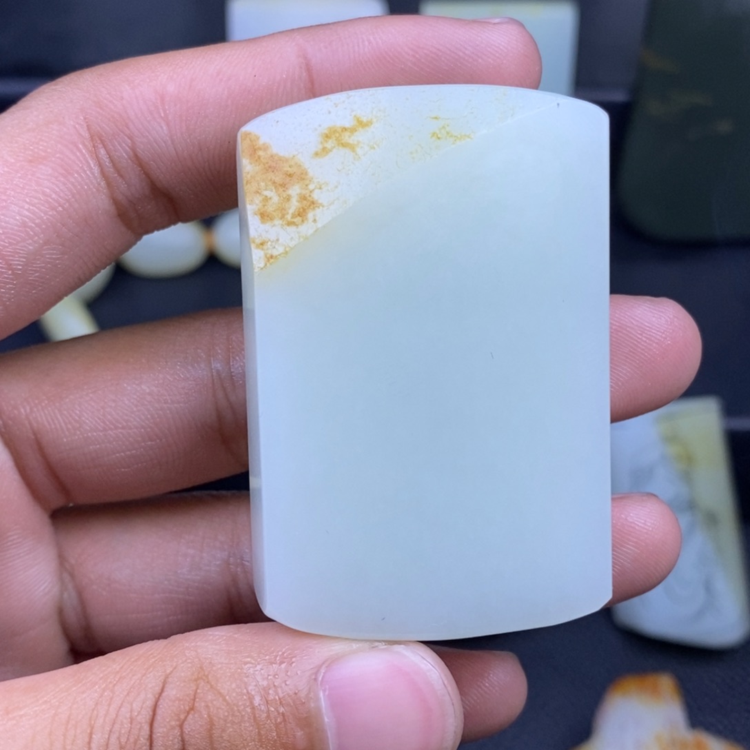 未镶嵌吊坠定制和田玉小*哥