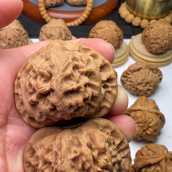 文玩核桃把件宫灯