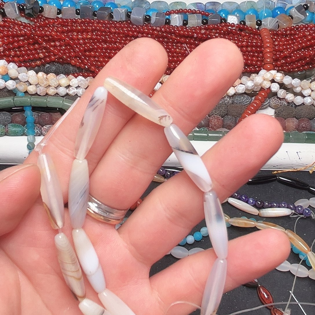 玛瑙/玉髓未镶嵌珠宝半成品C116，水墨画长米珠玛瑙一条