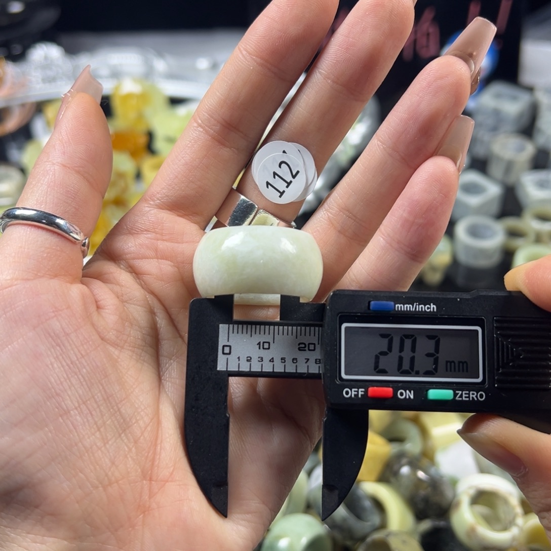 蛇纹石玉未镶嵌戒指