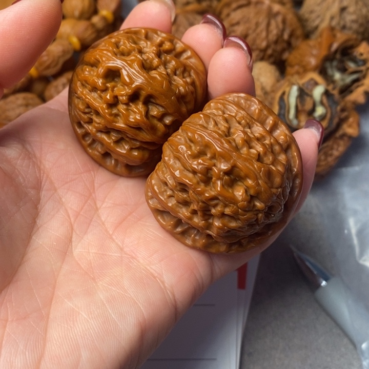 文玩核桃吊坠白狮