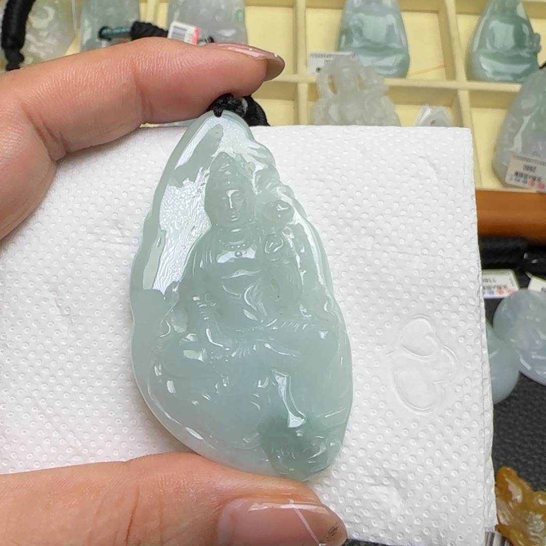 翡翠未镶嵌颈饰  