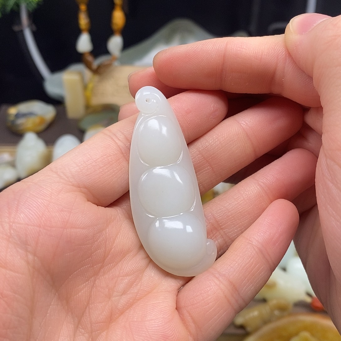 和田玉颈饰未镶嵌13