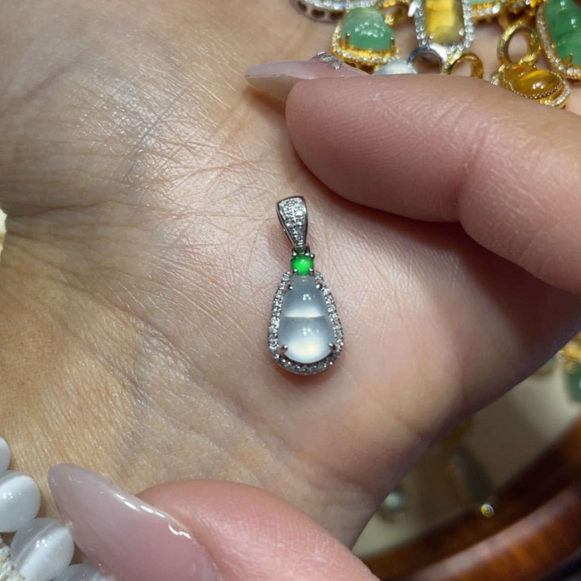 【闪购商品】翡翠吊坠(不含链)18K金镶嵌