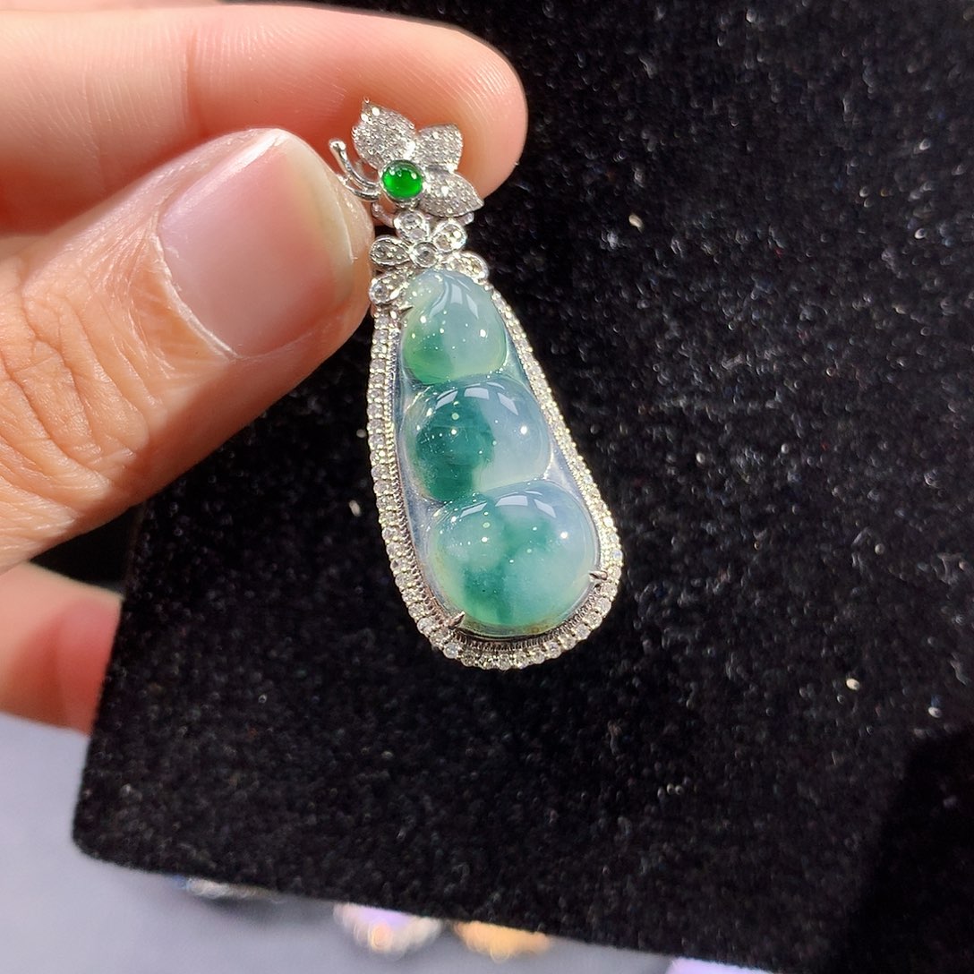 翡翠18K金镶嵌颈饰