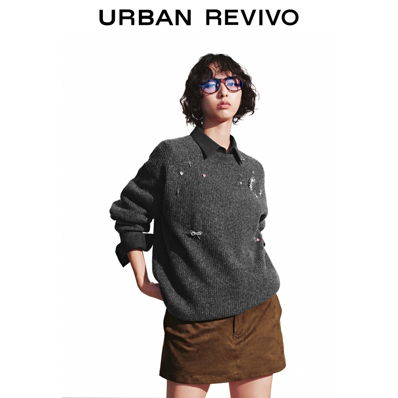 UR2025冬季新款女装简约格雷系金属装饰针织衫UYV950093