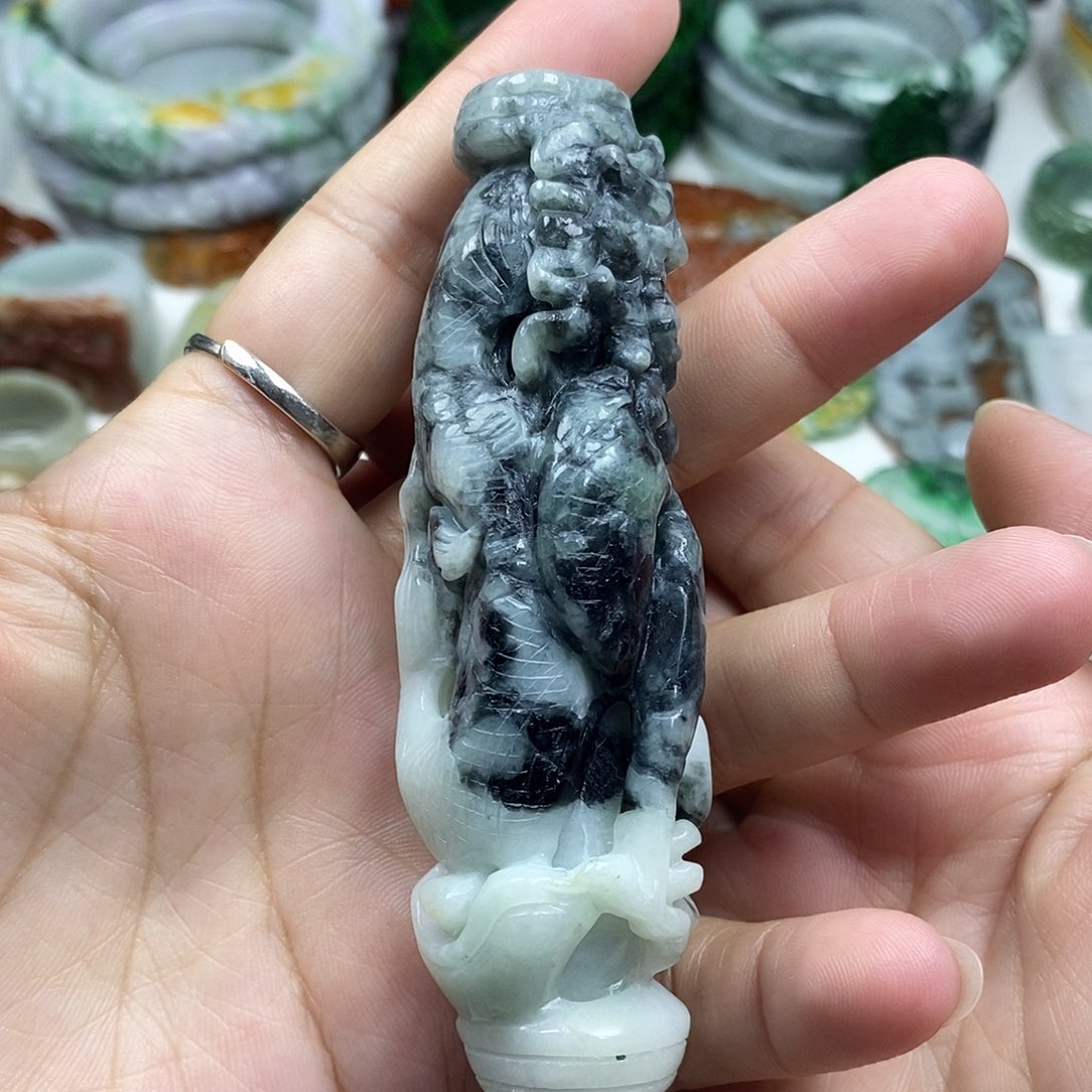 颈饰未镶嵌翡翠龙柱